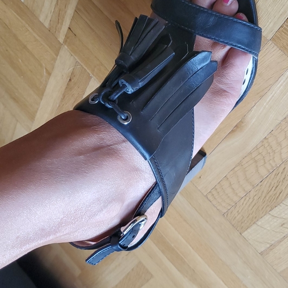 💃💃 2/$90 Coach Fringed Sandals - Picture 5 of 16